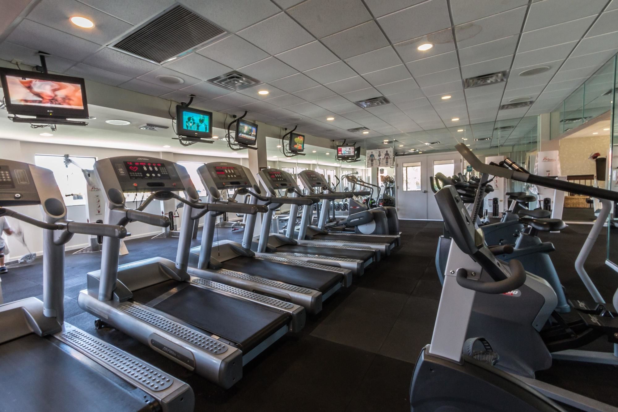 Edgewater Beach & Golf Resort by Book That Condo