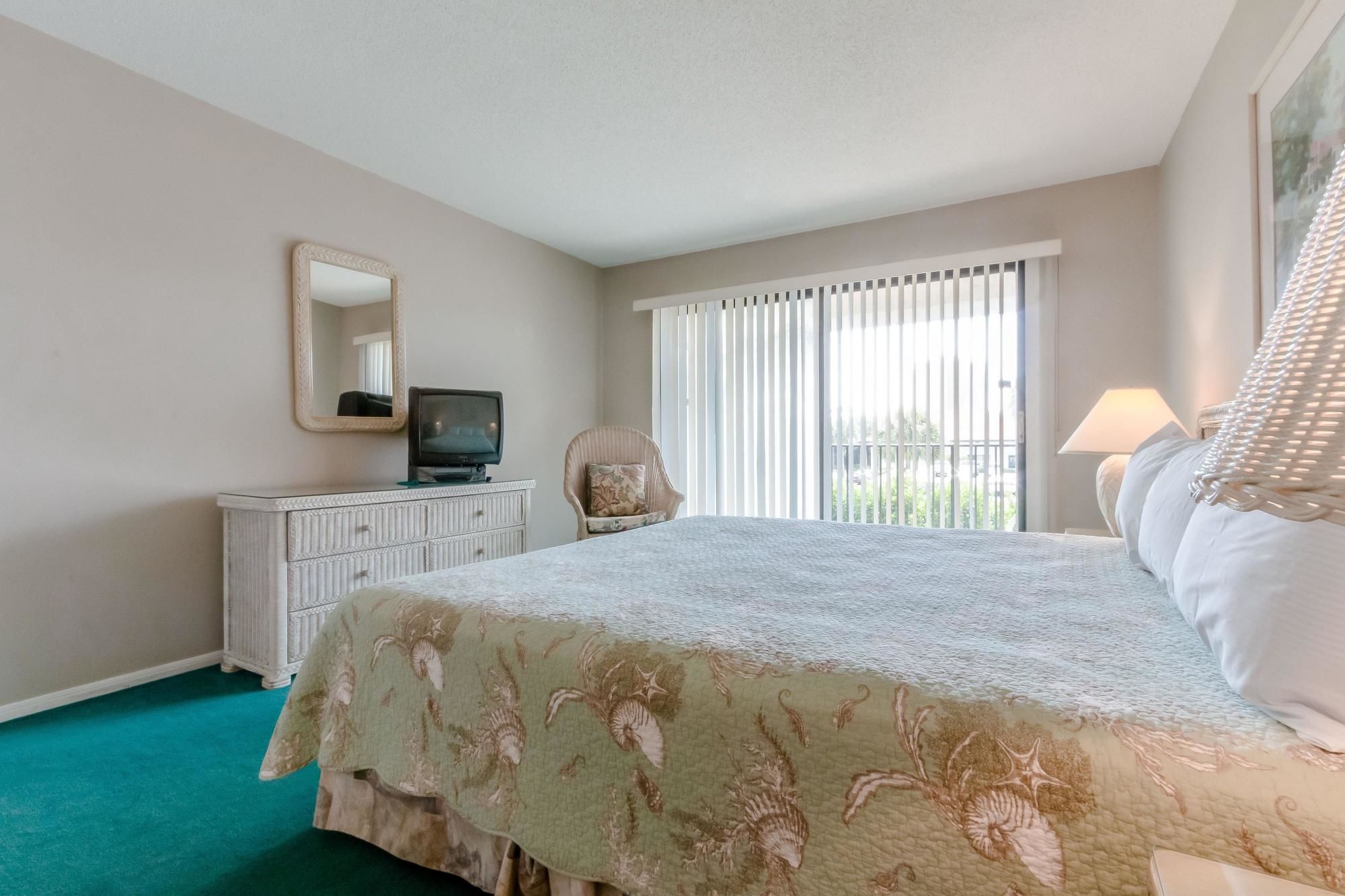 Edgewater Beach & Golf Resort by Book That Condo