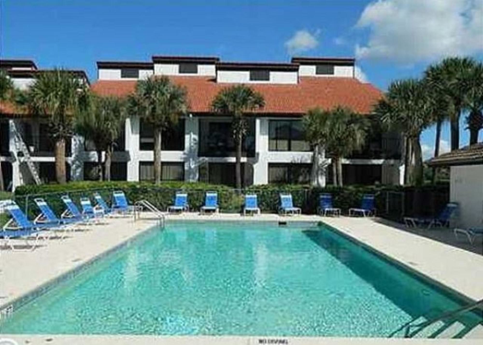 Edgewater Beach & Golf Resort by Book That Condo
