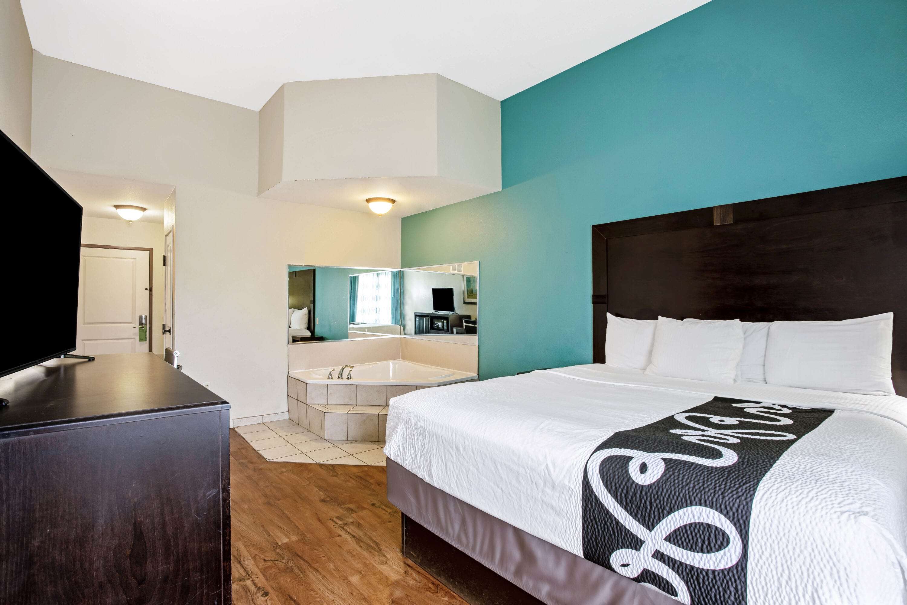 La Quinta Inn & Suites by Wyndham PCB Pier Park area