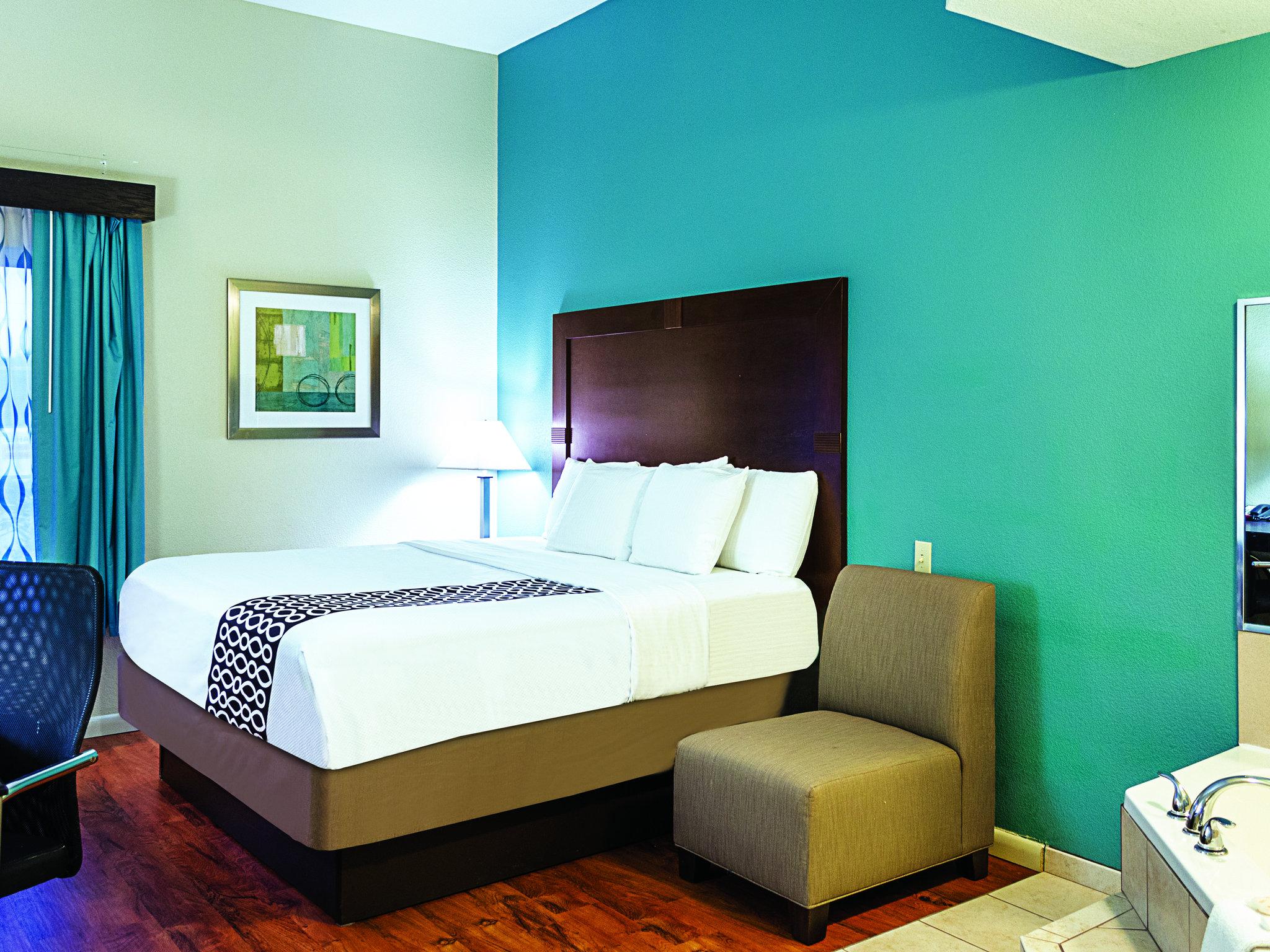 La Quinta Inn & Suites by Wyndham PCB Pier Park area