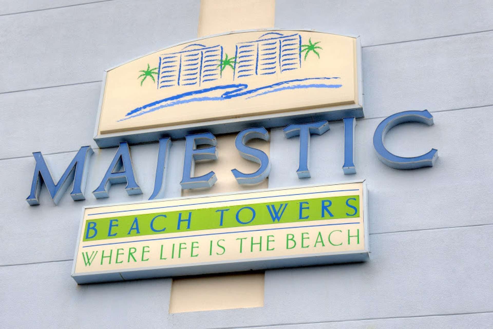 Majestic Beach Towers by iTrip