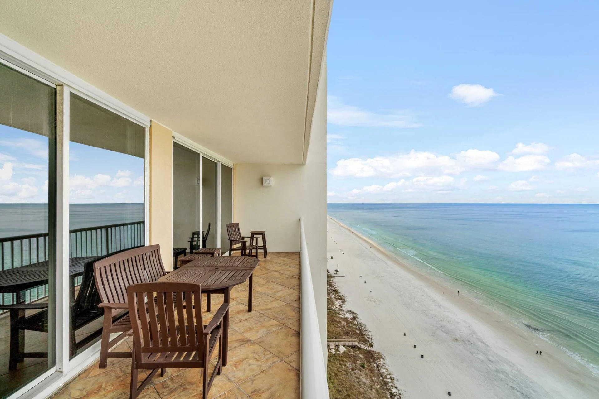 Majestic Beach Towers by iTrip