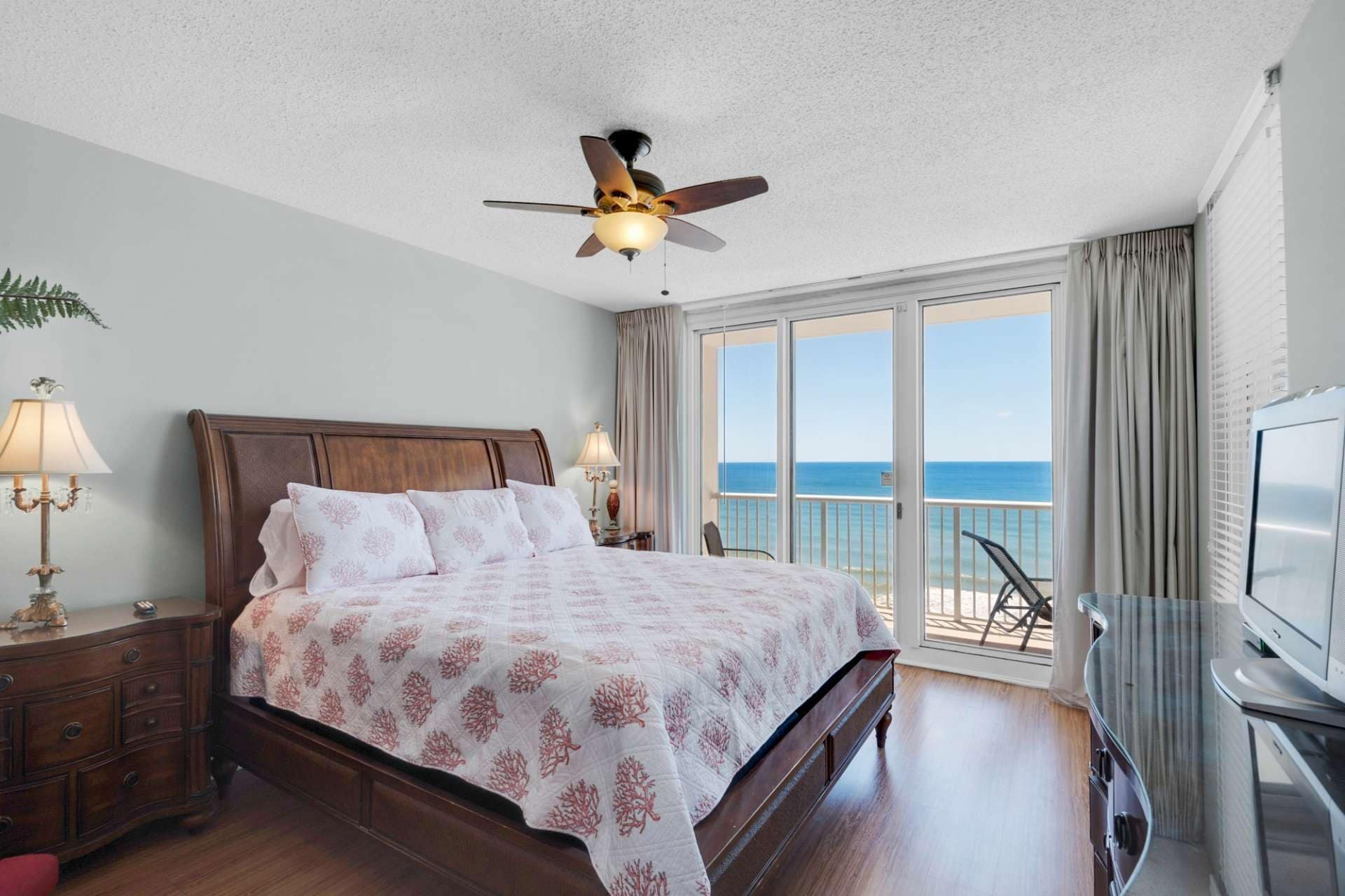 Majestic Beach Towers by iTrip