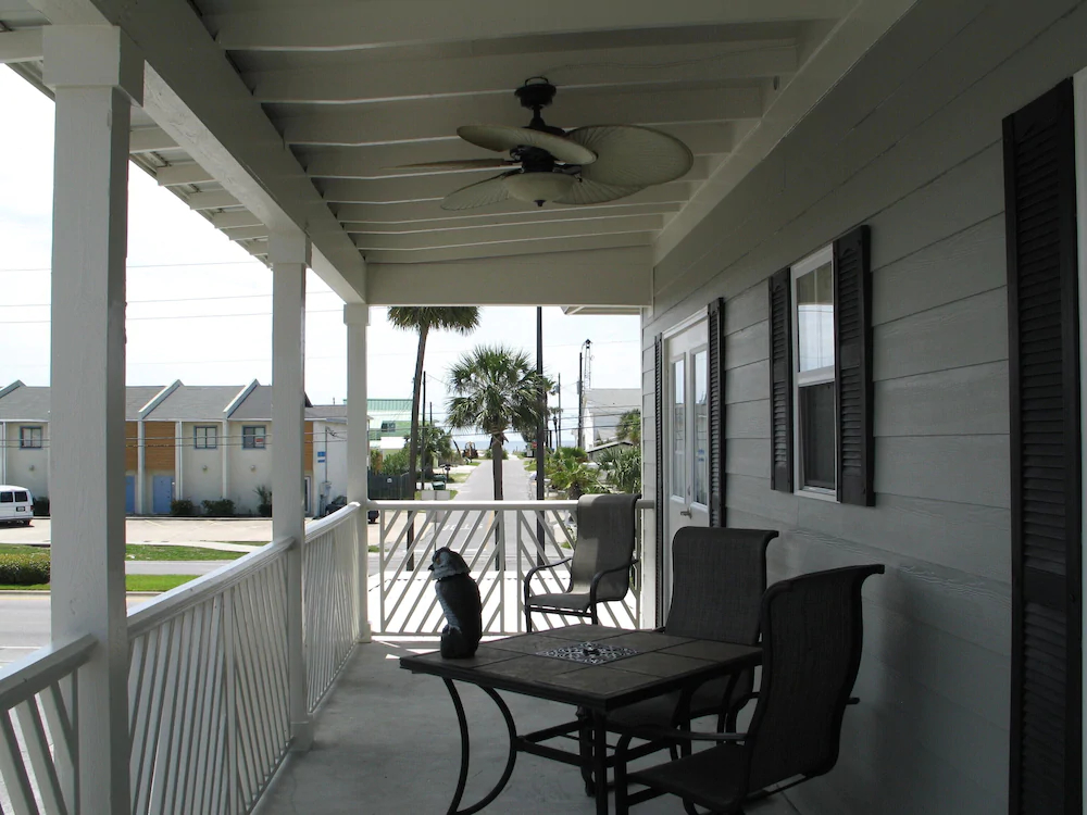 Mills Seaview Cottage by Forehand Rentals