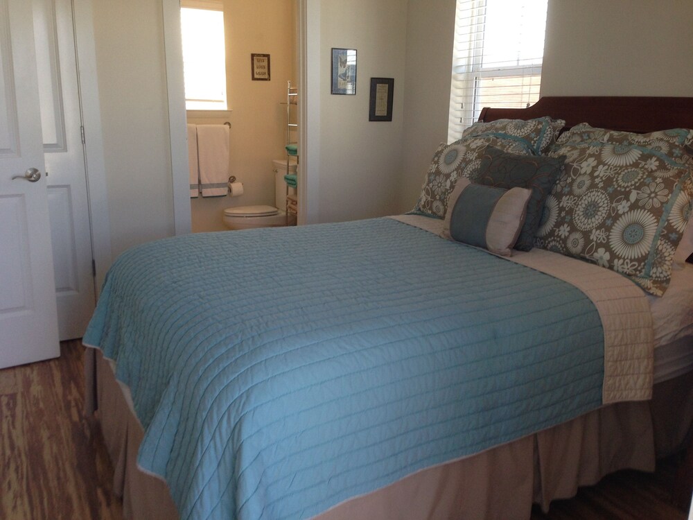 Mills Seaview Cottage by Forehand Rentals