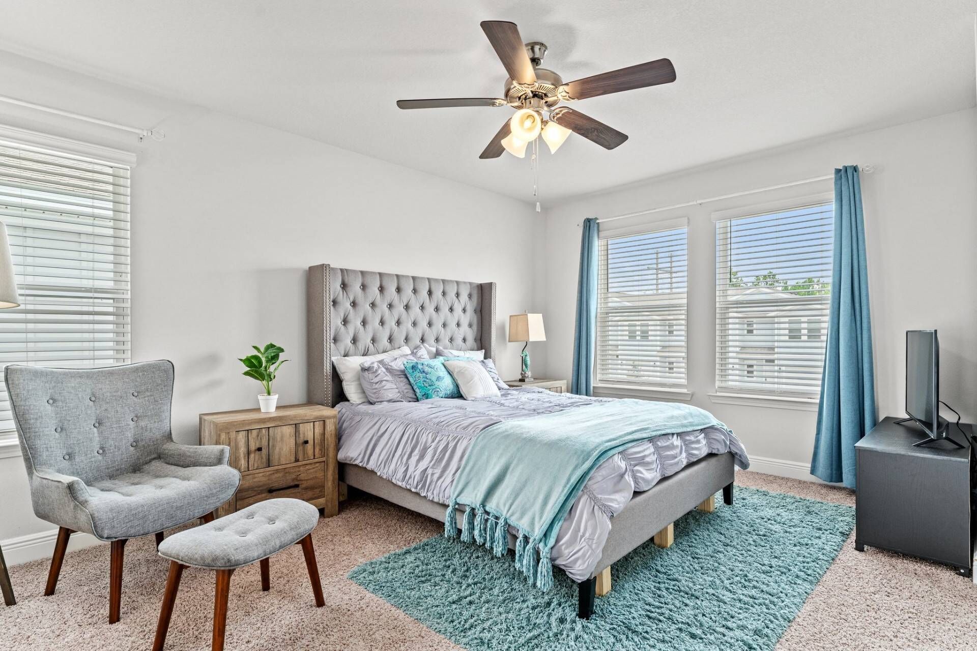 Pogos Paradise Townhome