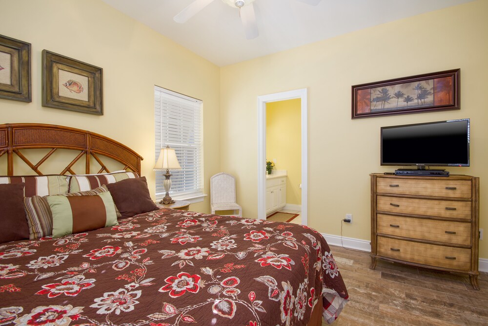 SummerTowne by RedAwning