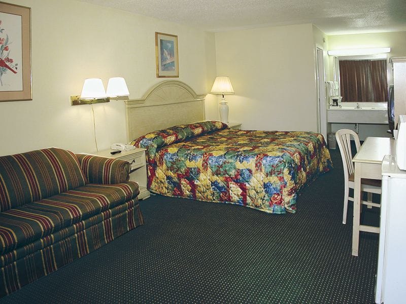 Garden Inn & Suites