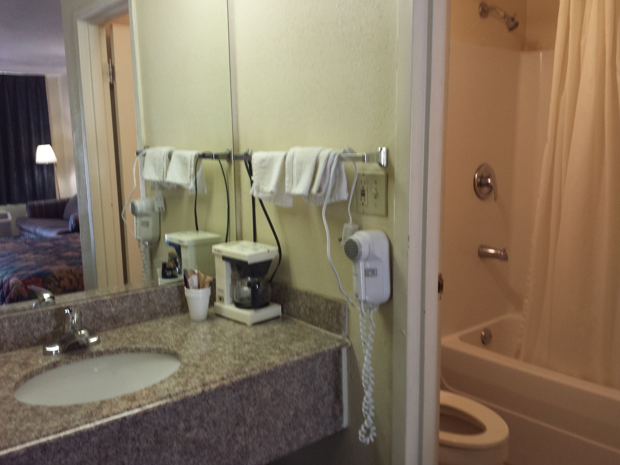 Garden Inn & Suites