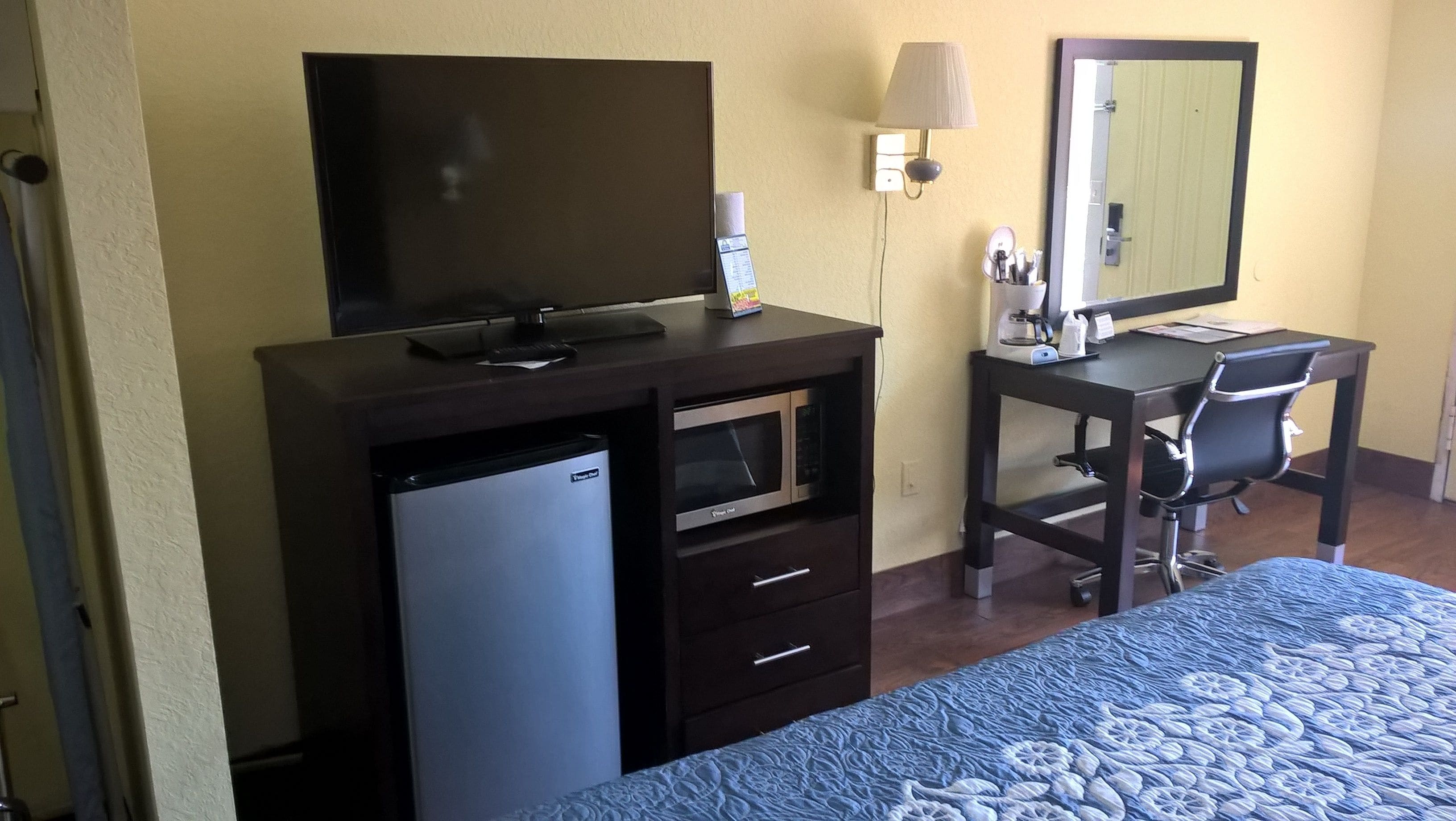 Days Inn & Suites by Wyndham Port Richey