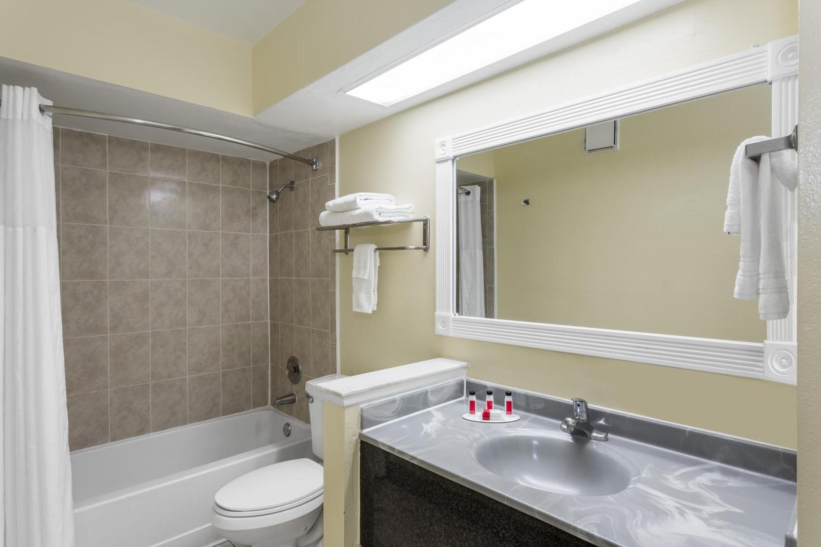 Days Inn & Suites by Wyndham Port Richey