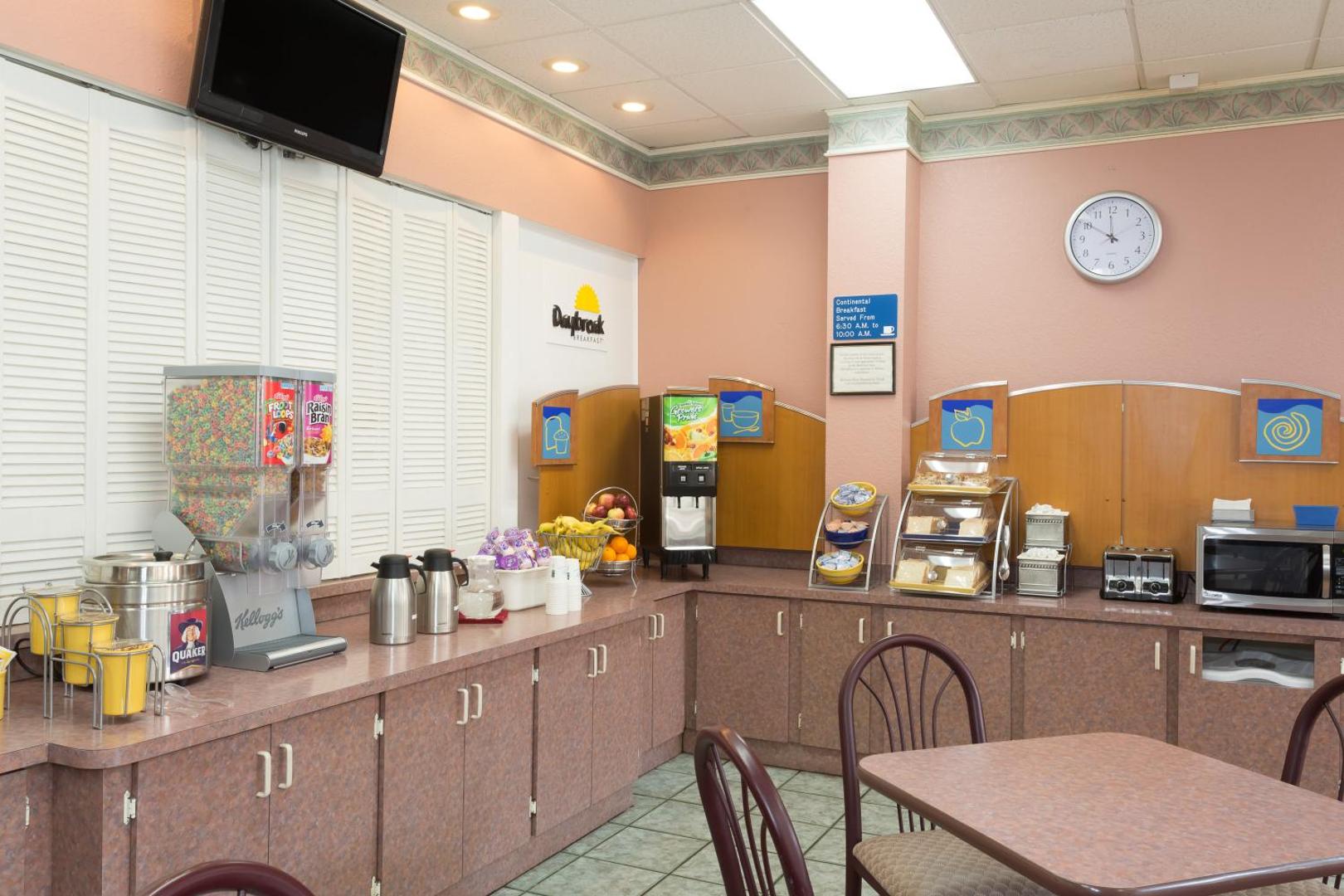 Days Inn & Suites by Wyndham Port Richey
