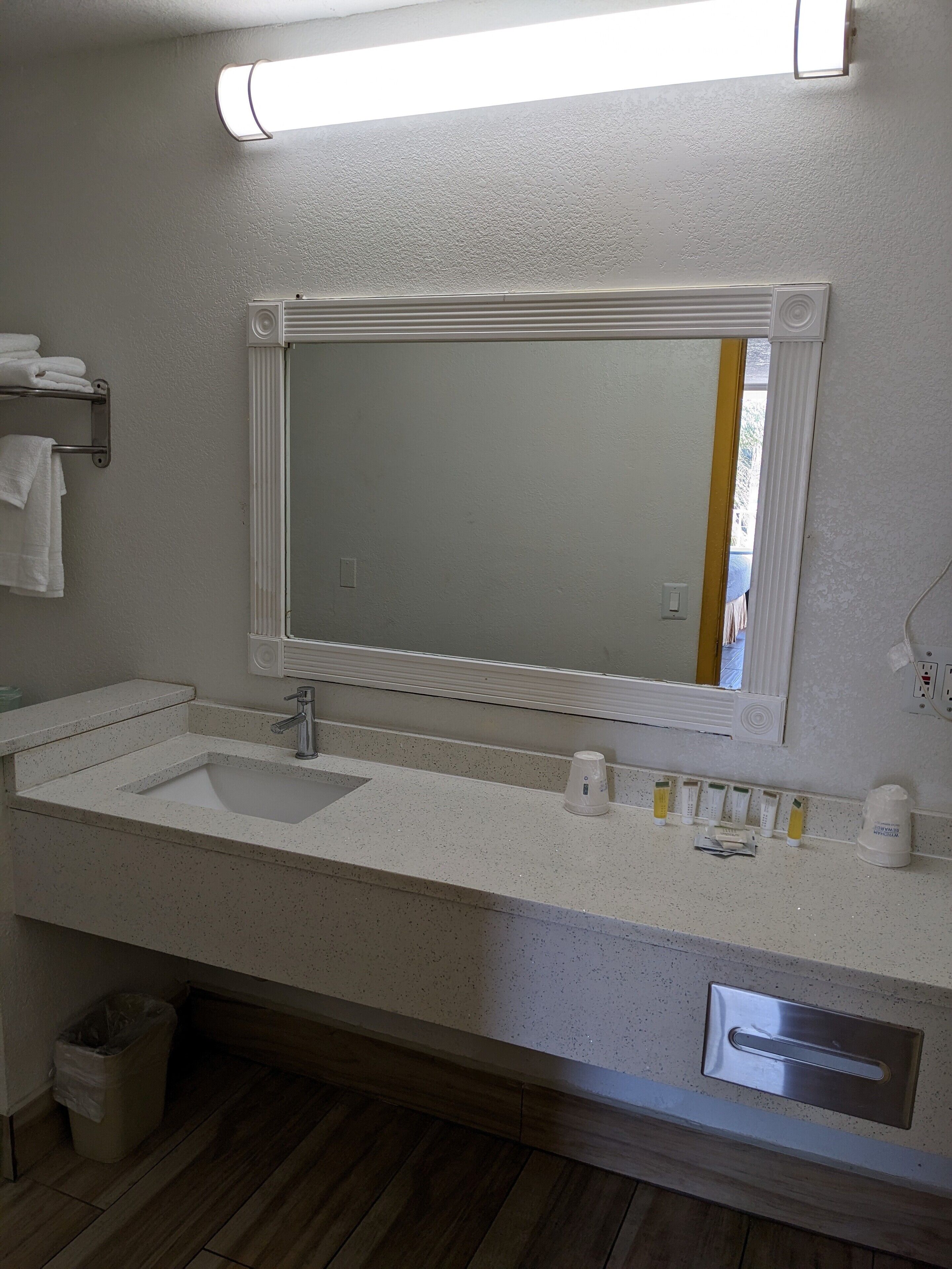 Days Inn & Suites by Wyndham Port Richey