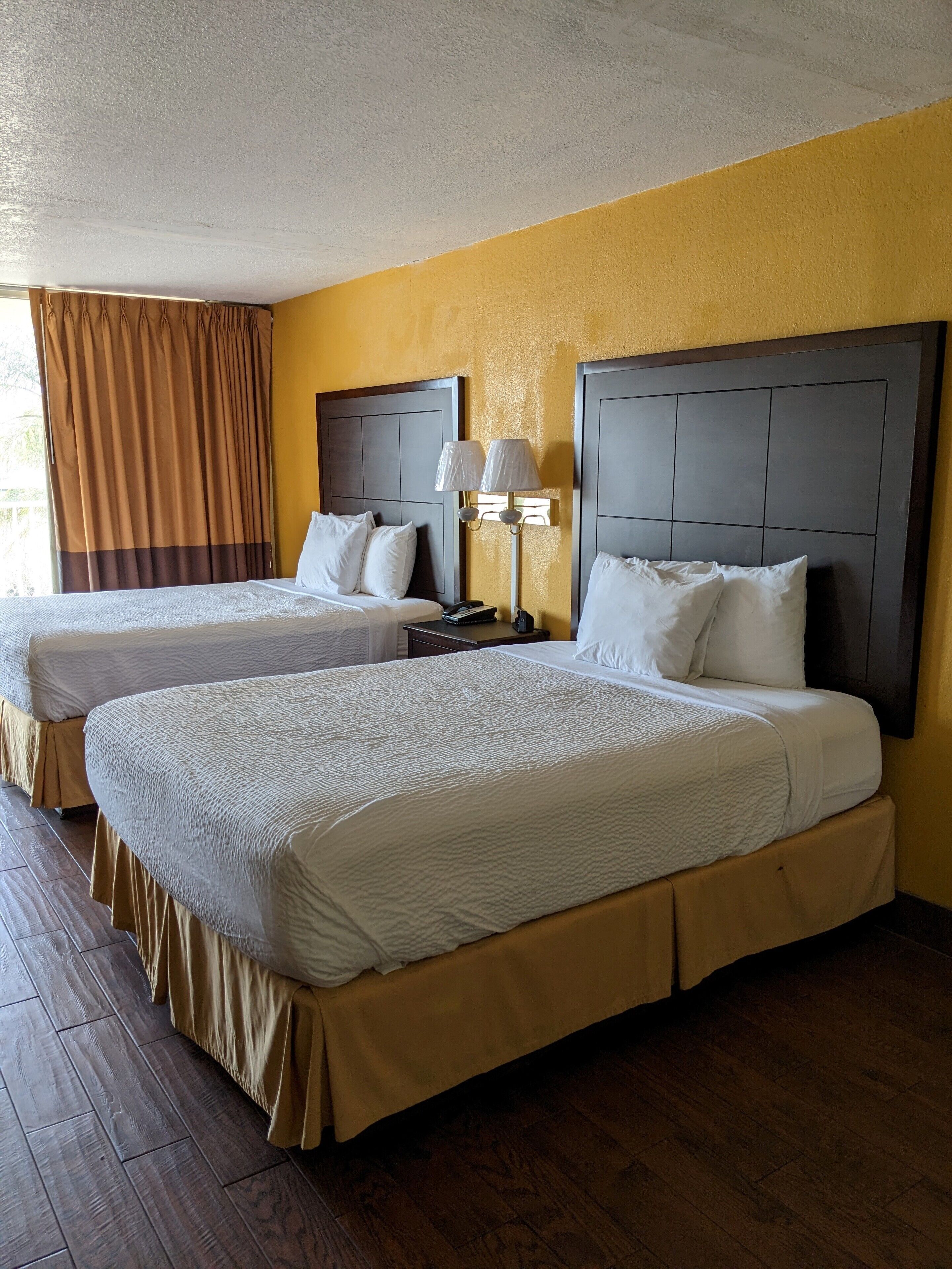 Days Inn & Suites by Wyndham Port Richey