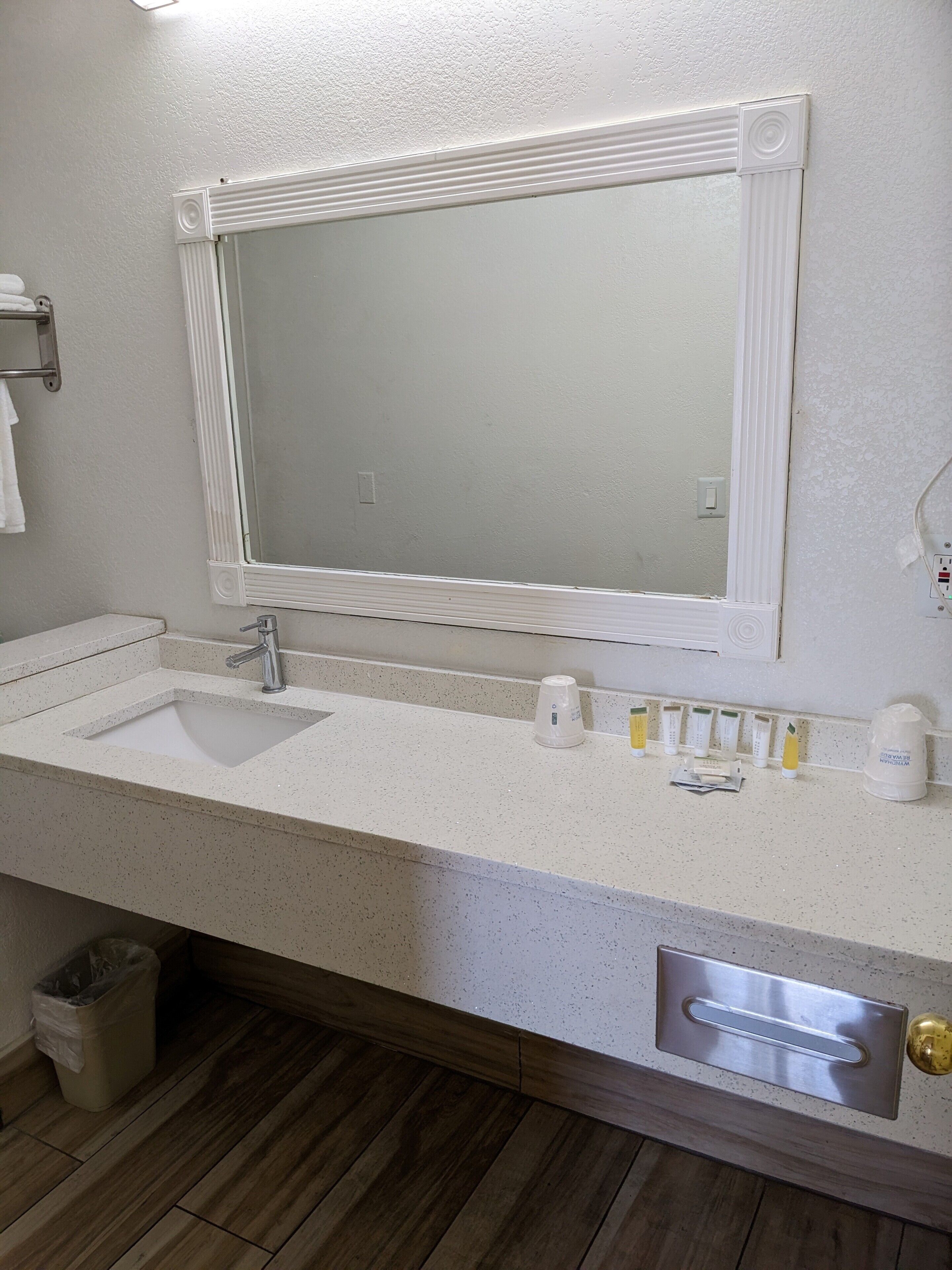 Days Inn & Suites by Wyndham Port Richey