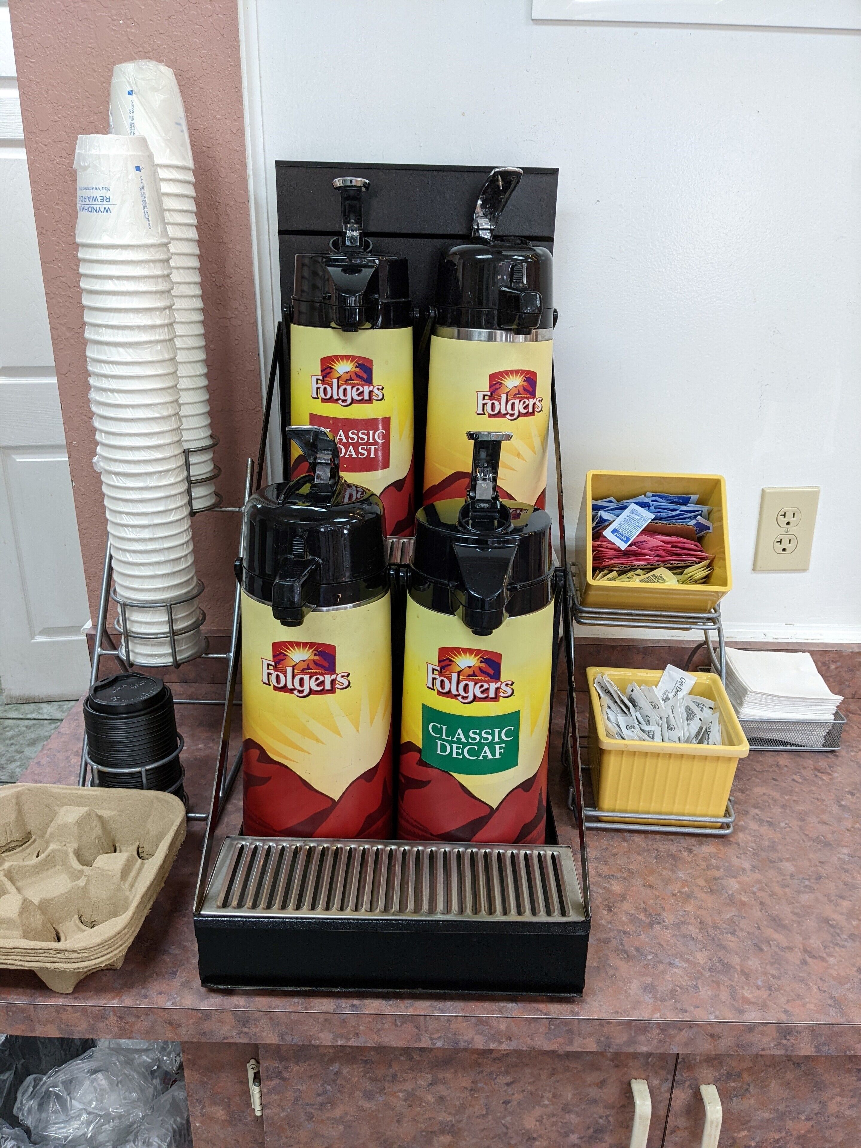 Days Inn & Suites by Wyndham Port Richey