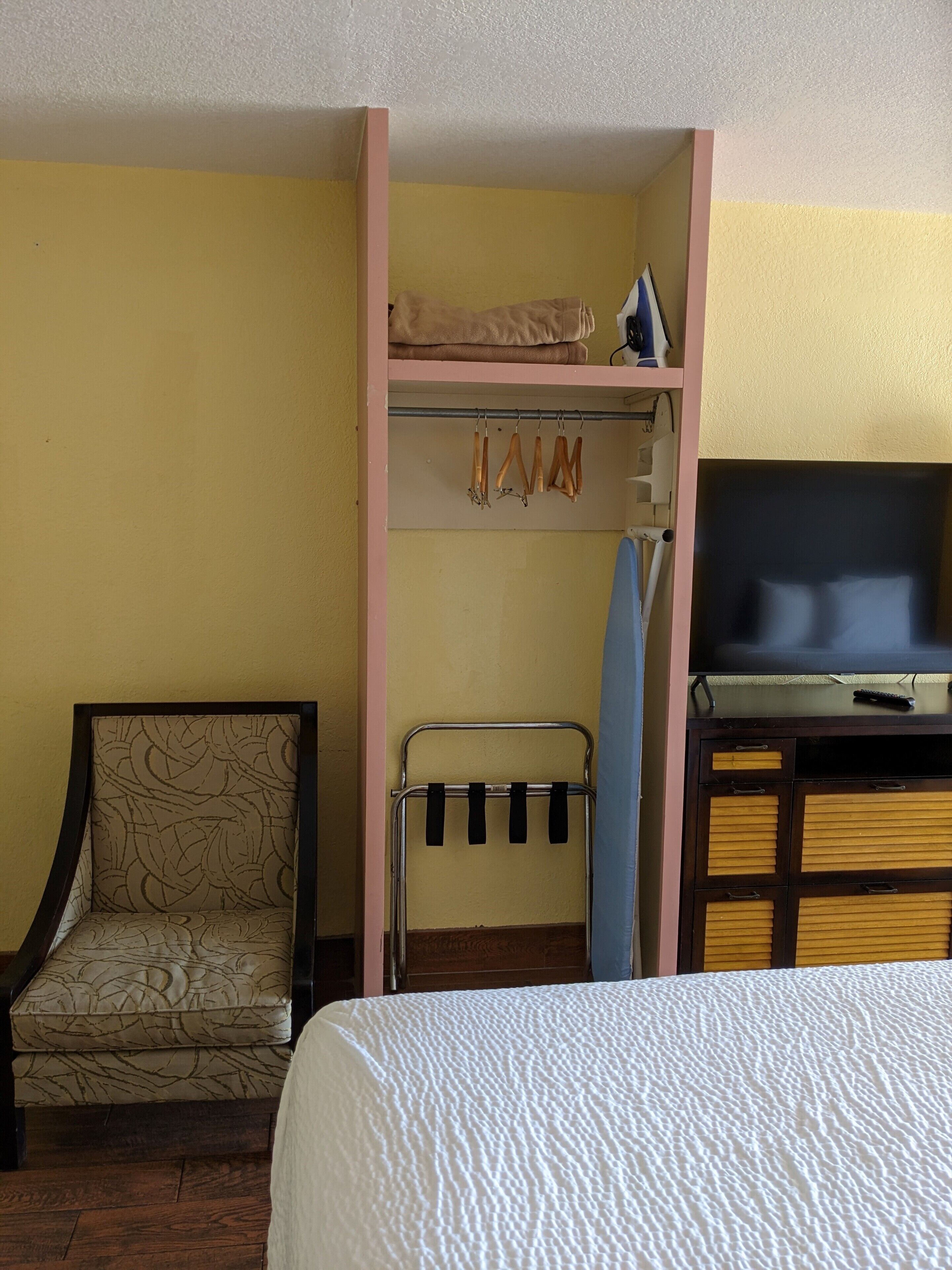 Days Inn & Suites by Wyndham Port Richey