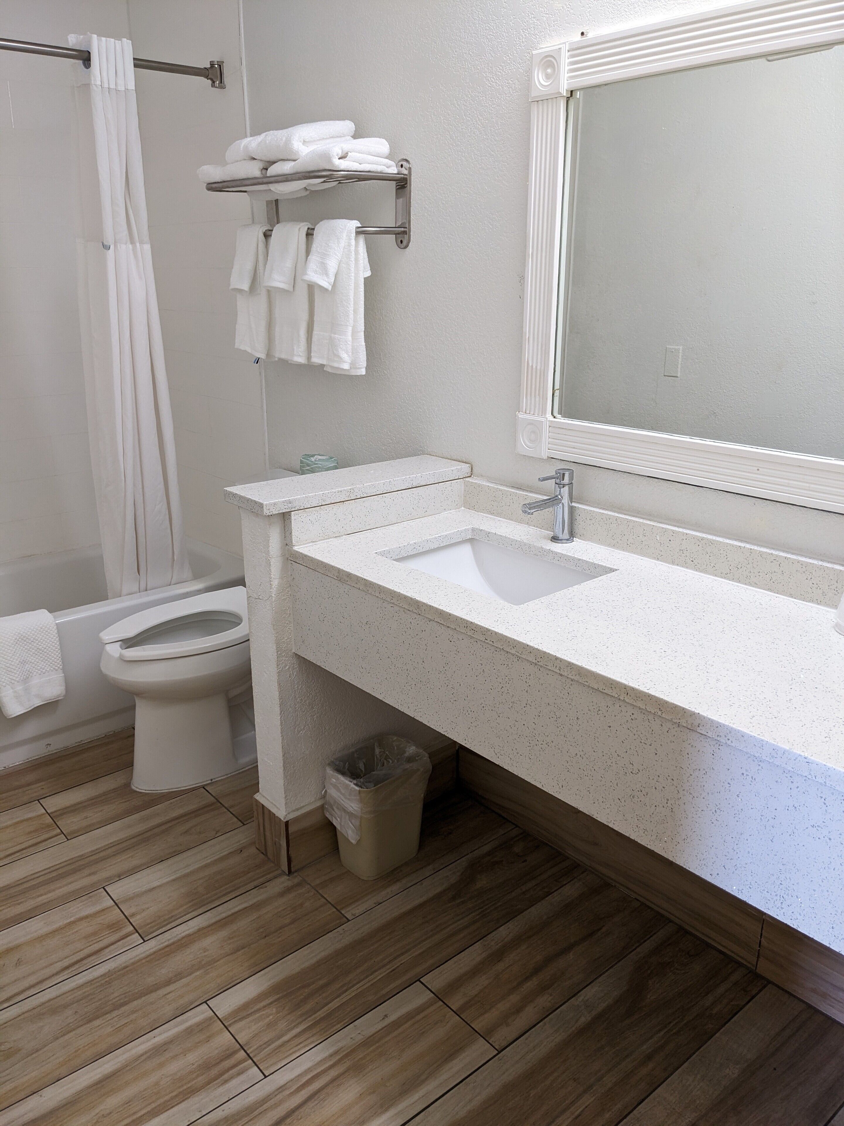Days Inn & Suites by Wyndham Port Richey