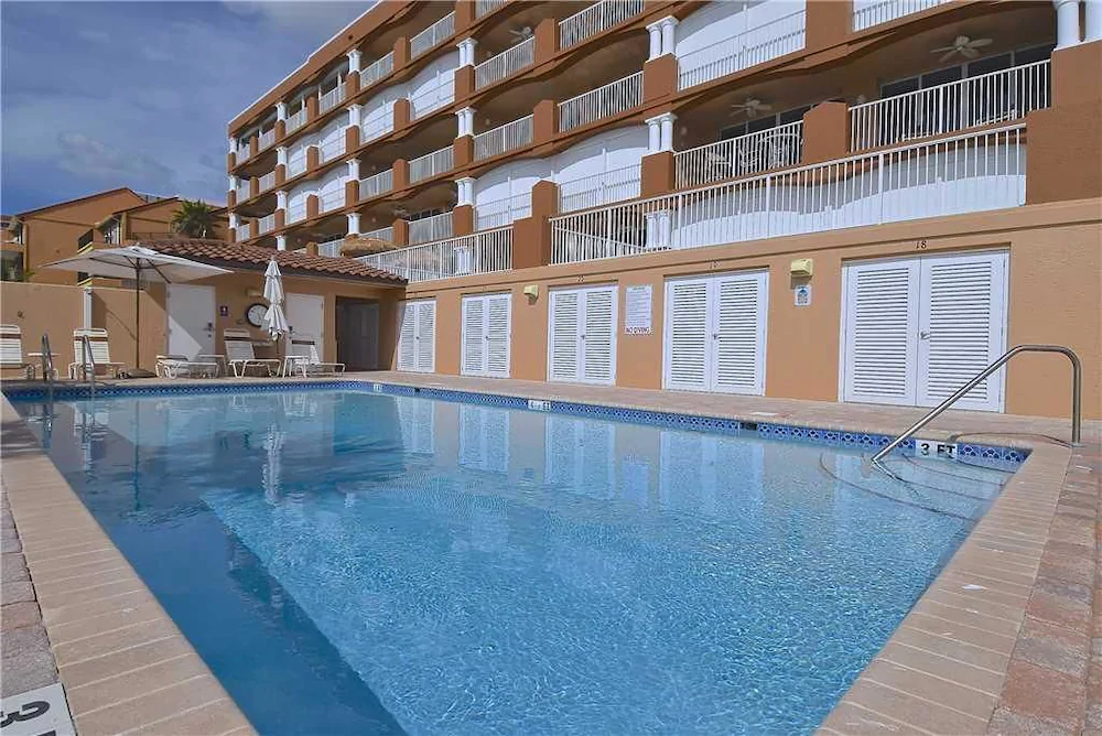 La Contessa Condominiums