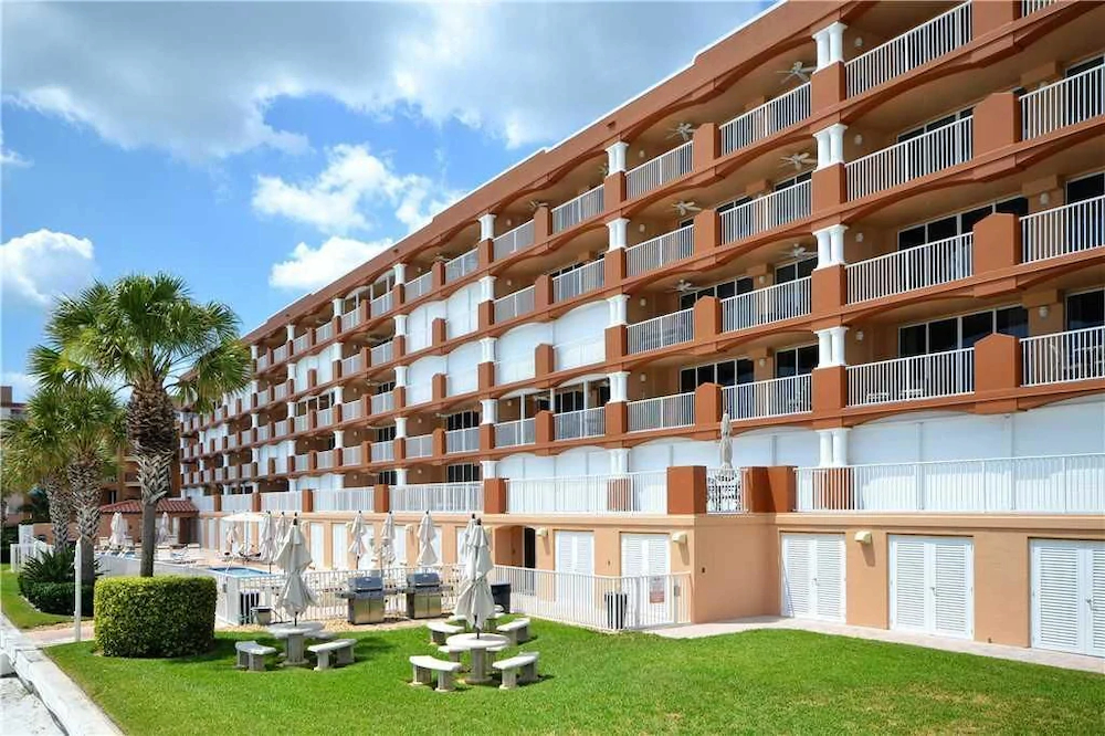 La Contessa Condominiums