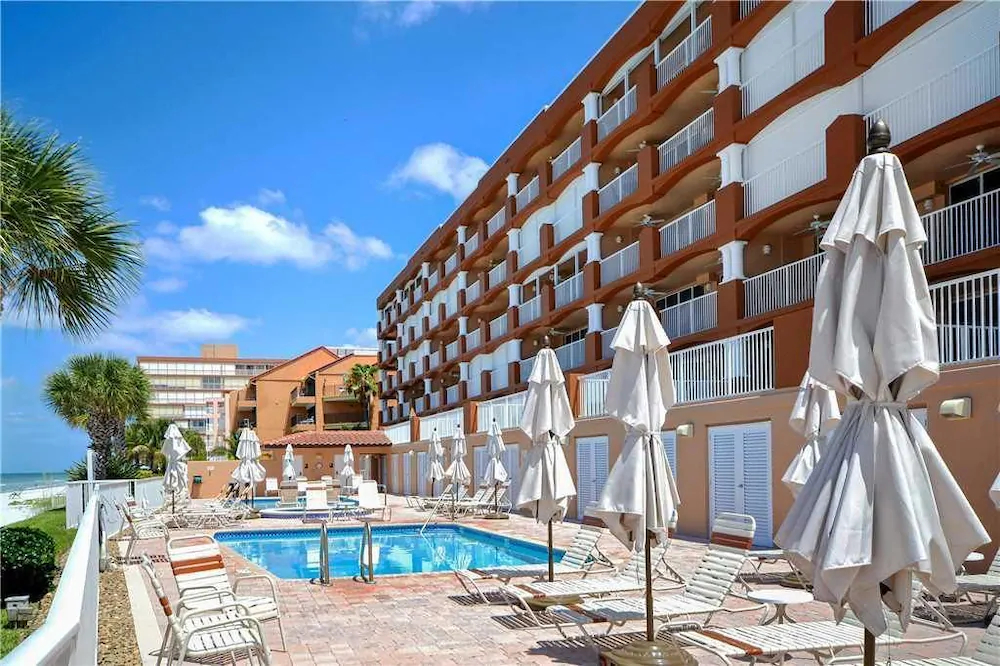 La Contessa Condominiums
