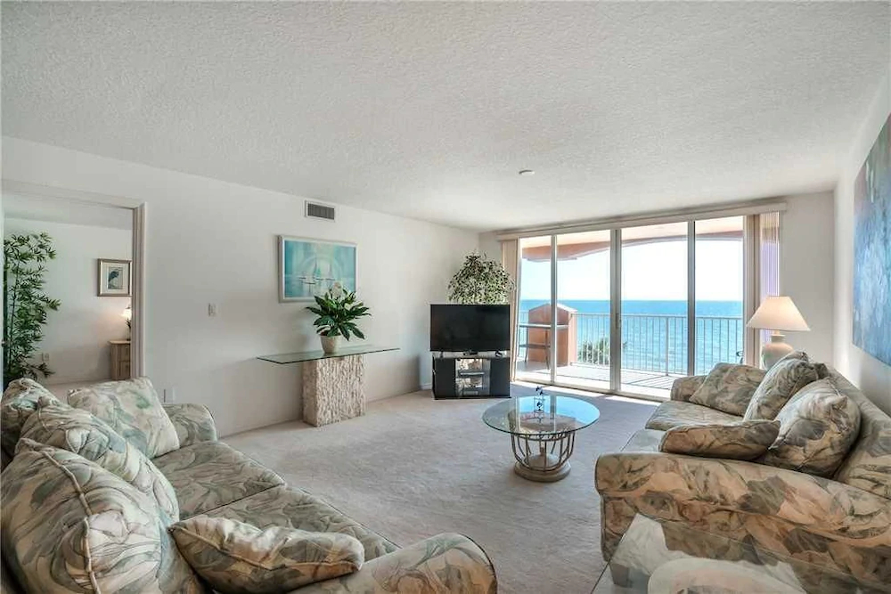 La Contessa Condominiums