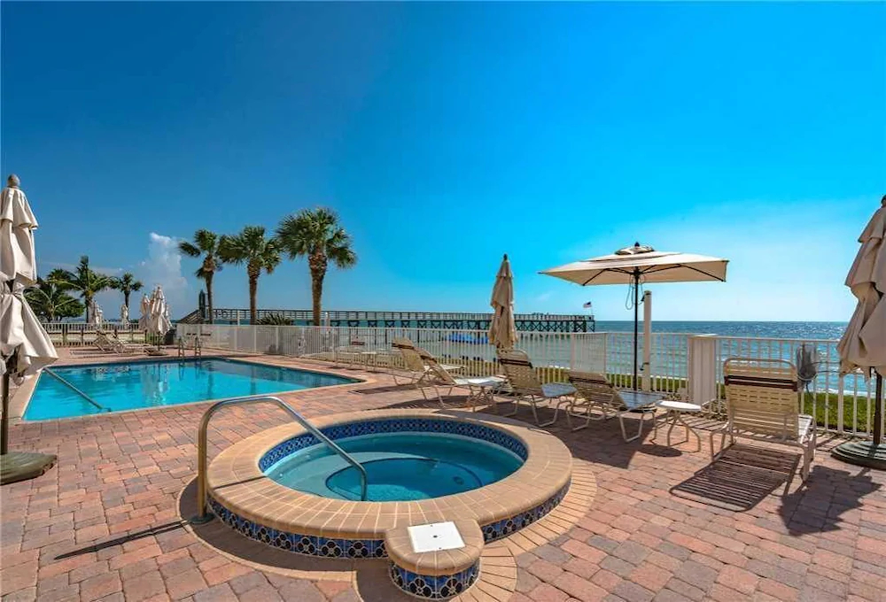 La Contessa Condominiums