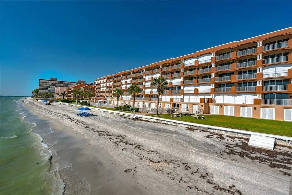 La Contessa Condominiums