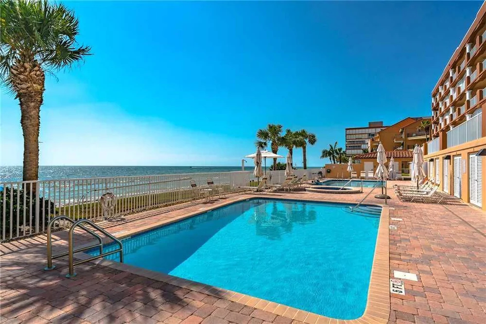 La Contessa Condominiums