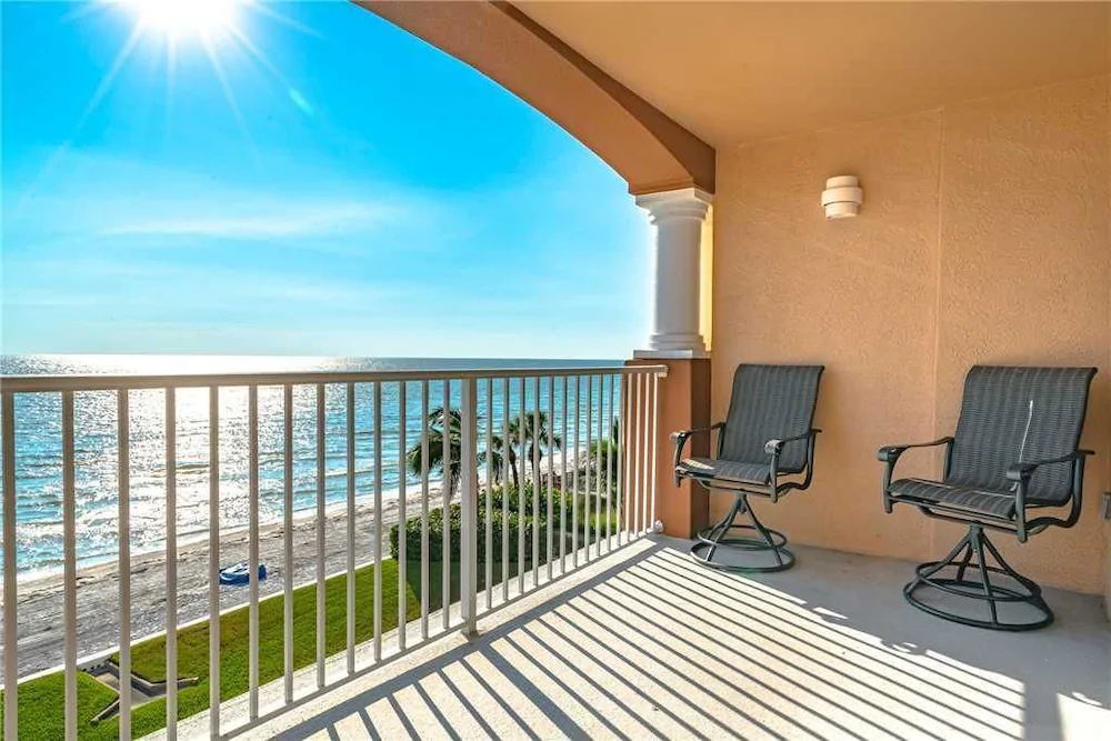 La Contessa Condominiums