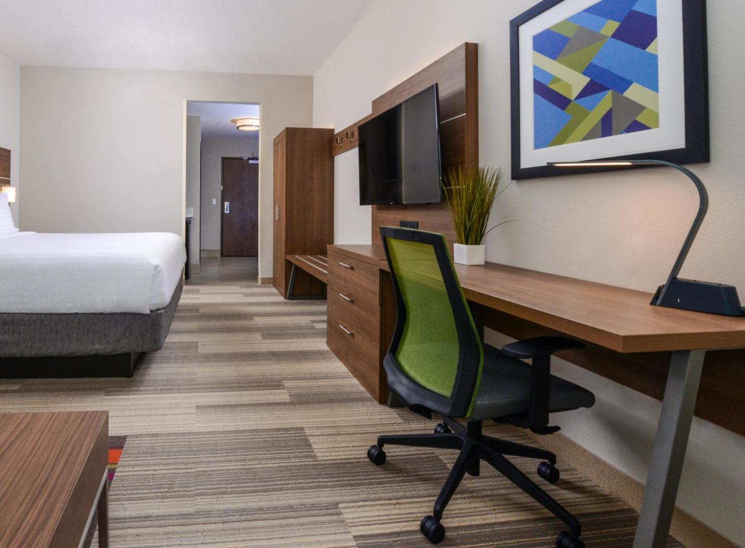 Holiday Inn Express & Suites Ruskin
