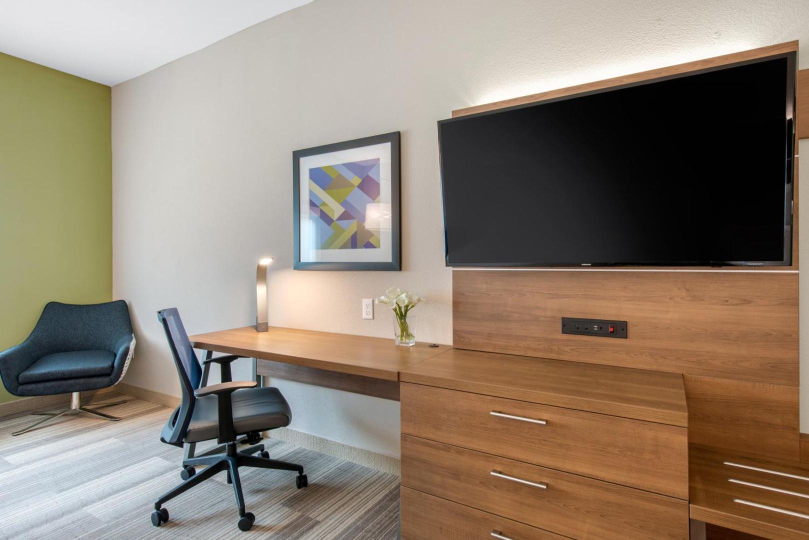 Holiday Inn Express & Suites Ruskin