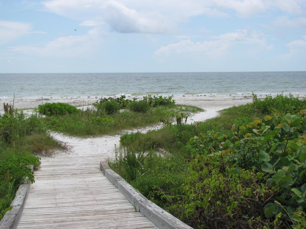 Sanibel Arms West
