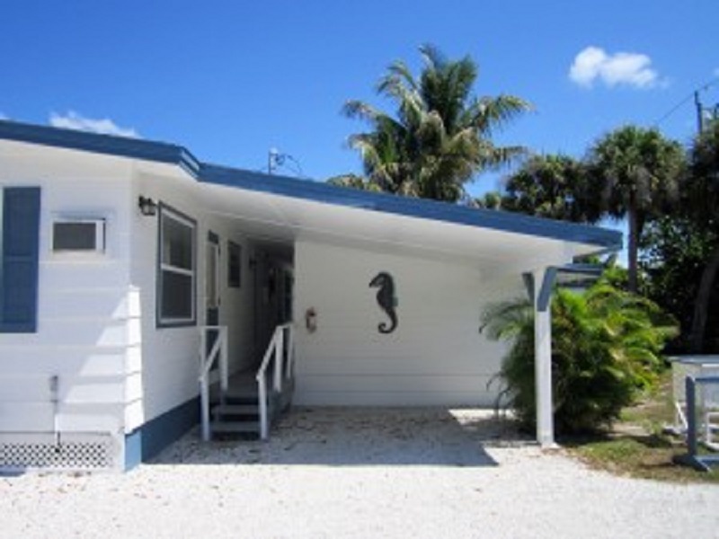 Tropical Winds Motel & Cottages
