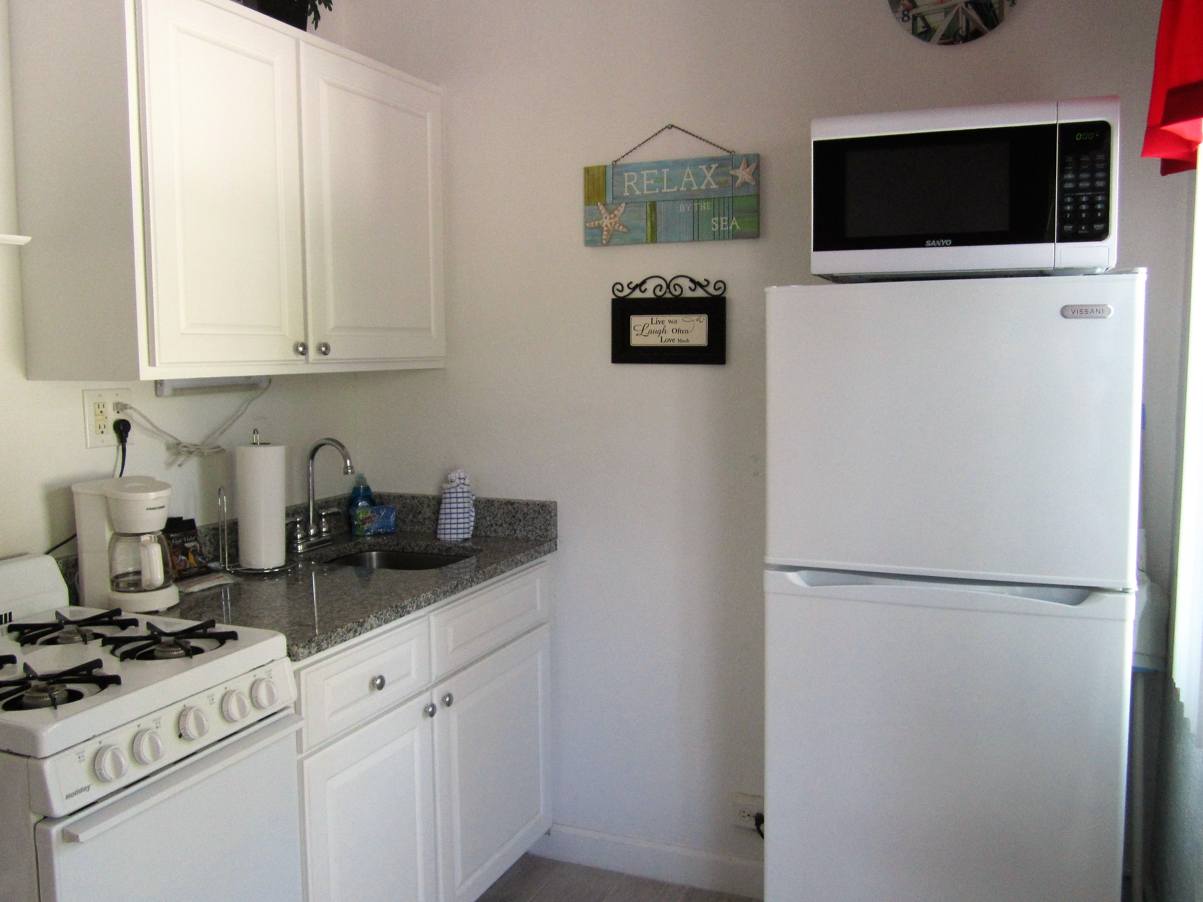 Tropical Winds Motel & Cottages