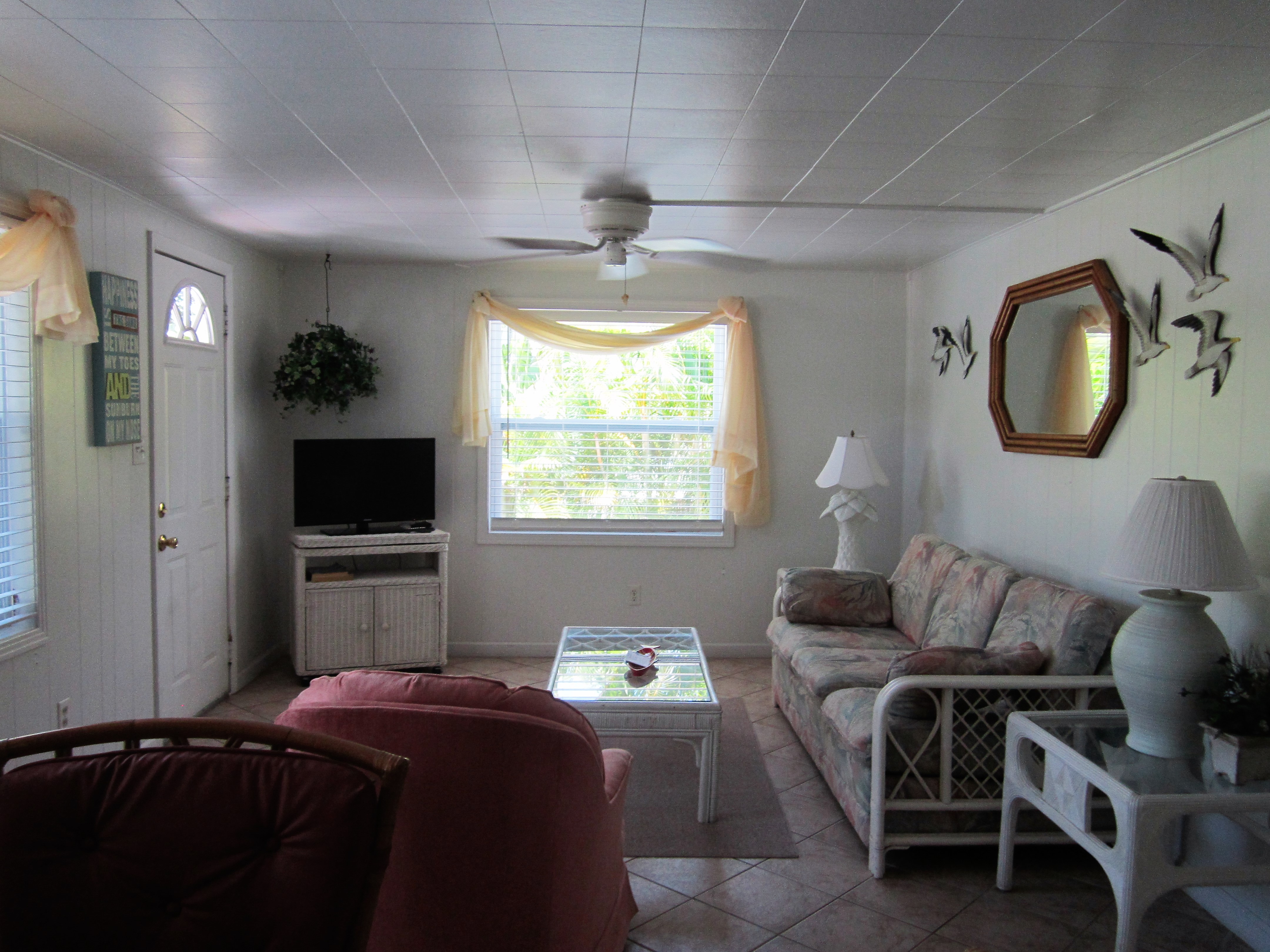 Tropical Winds Motel & Cottages
