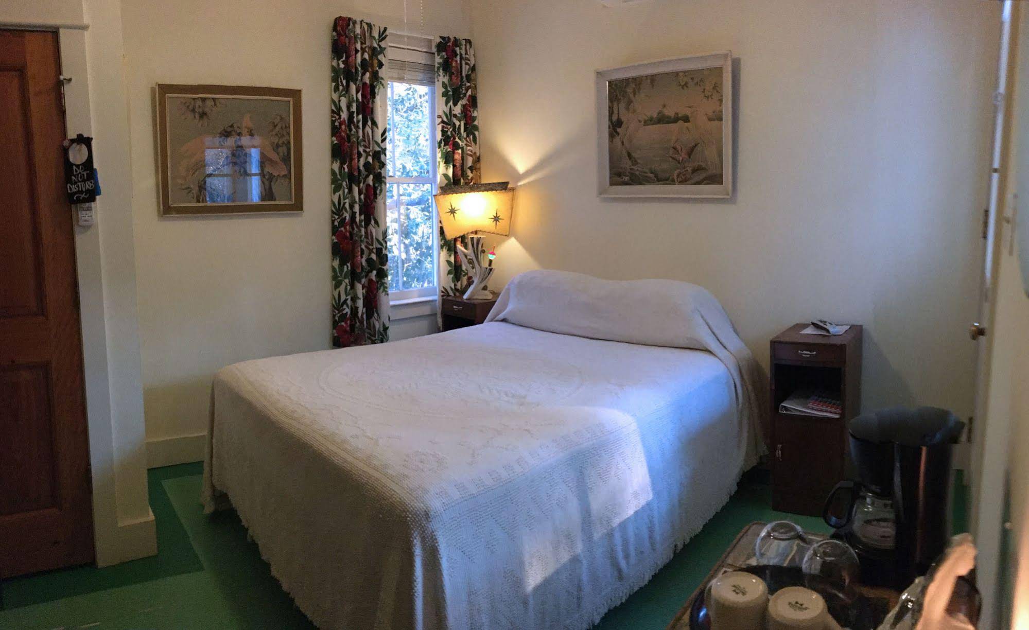 Hibiscus Coffee & Guesthouse