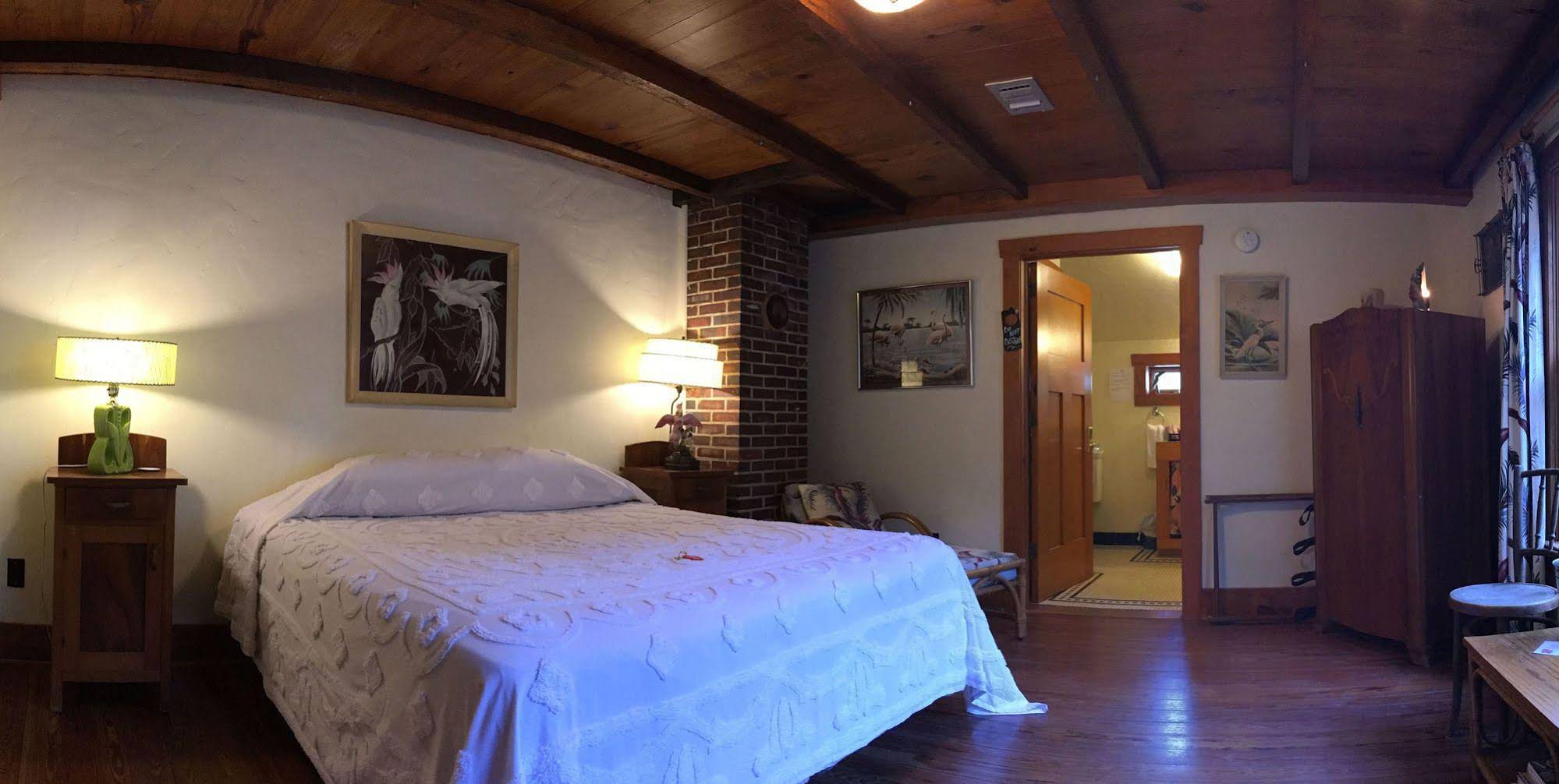 Hibiscus Coffee & Guesthouse