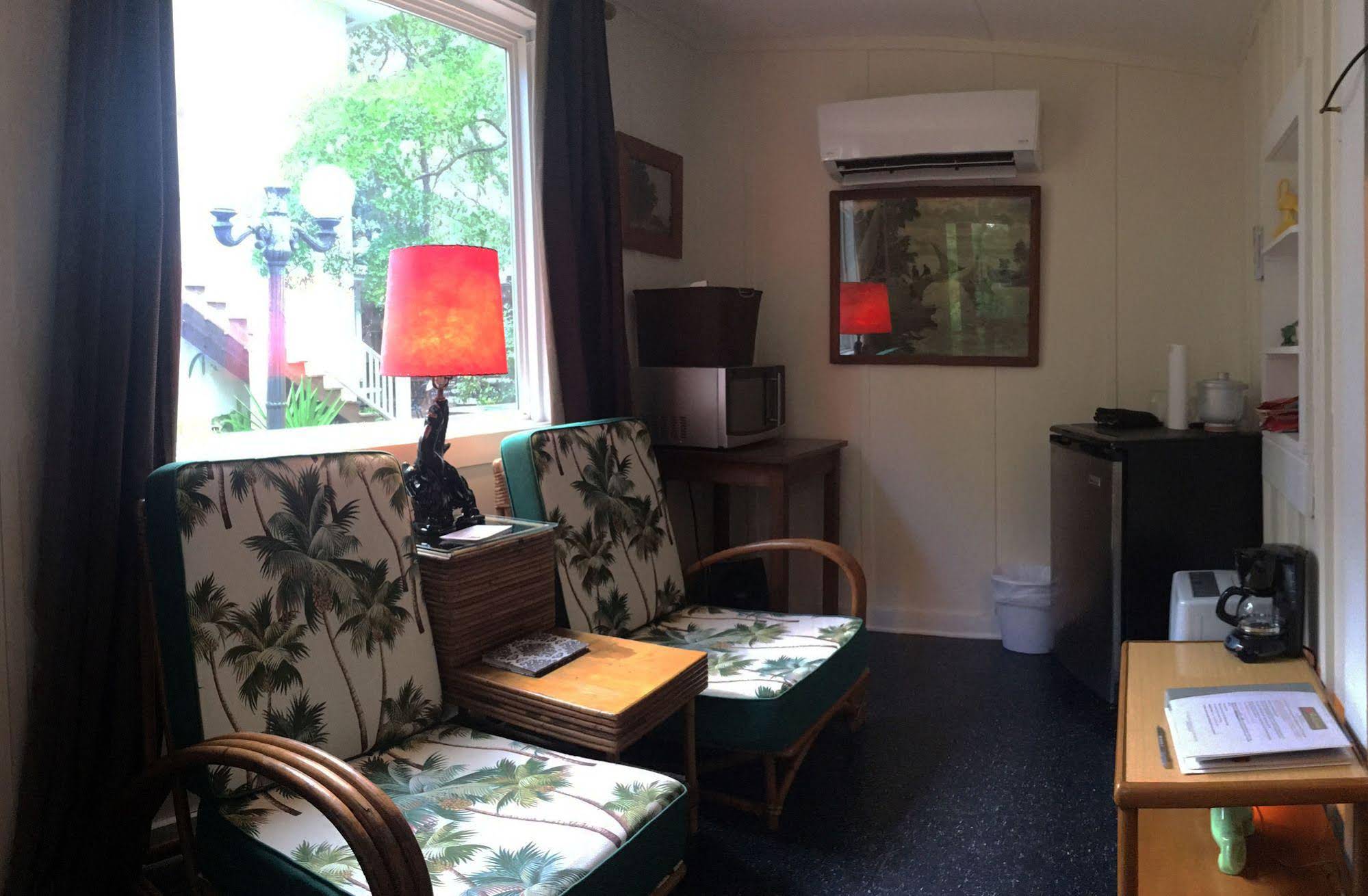 Hibiscus Coffee & Guesthouse