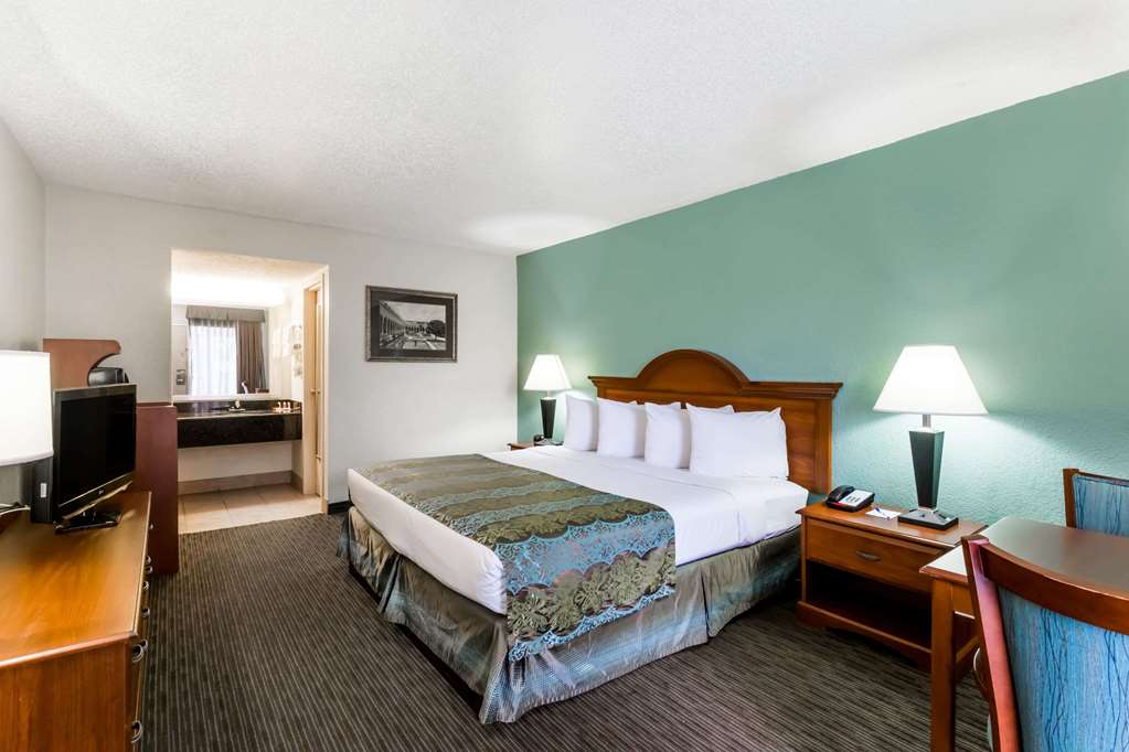 Baymont by Wyndham Sarasota