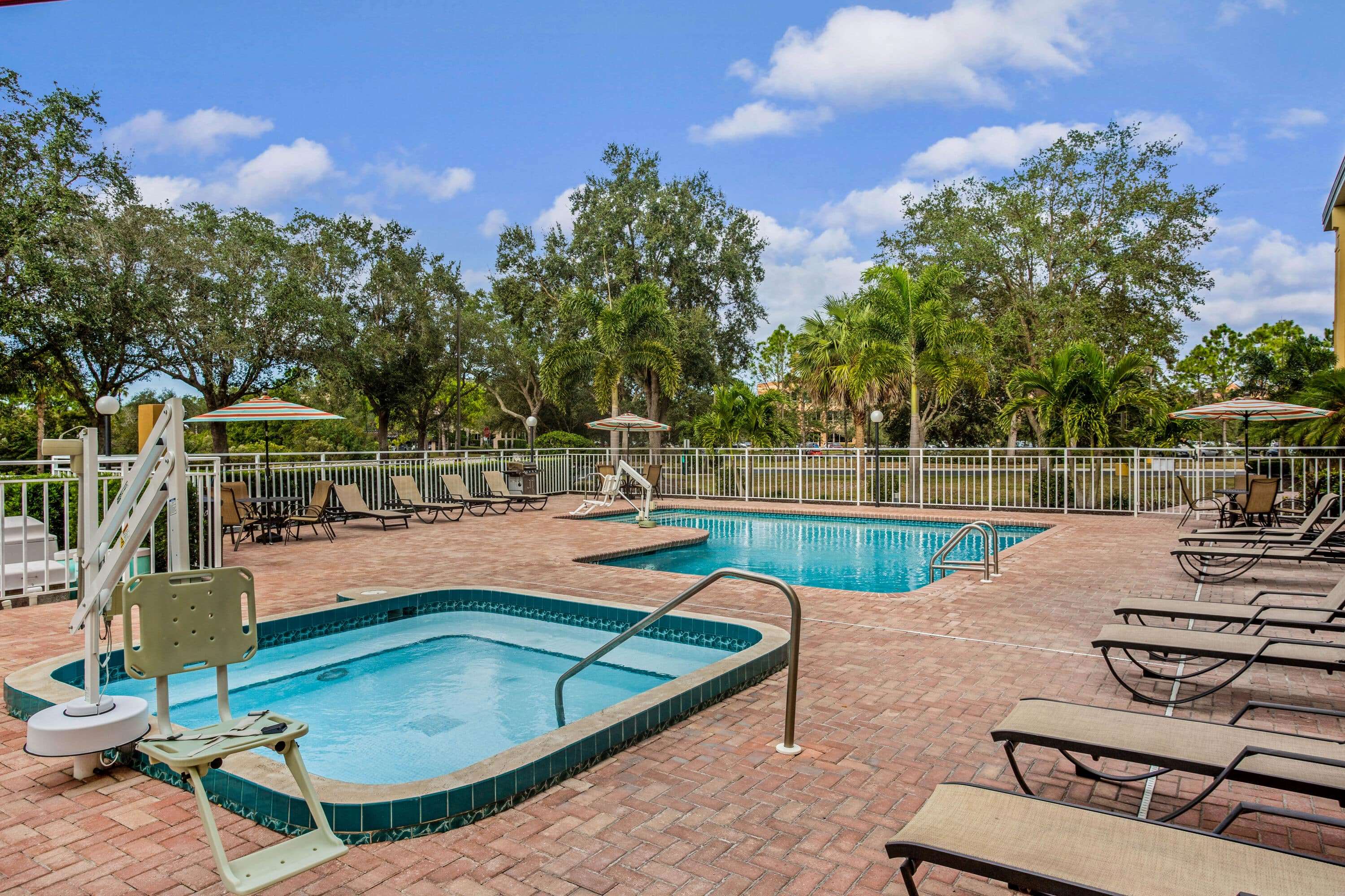 Comfort Inn & Suites Sarasota I75