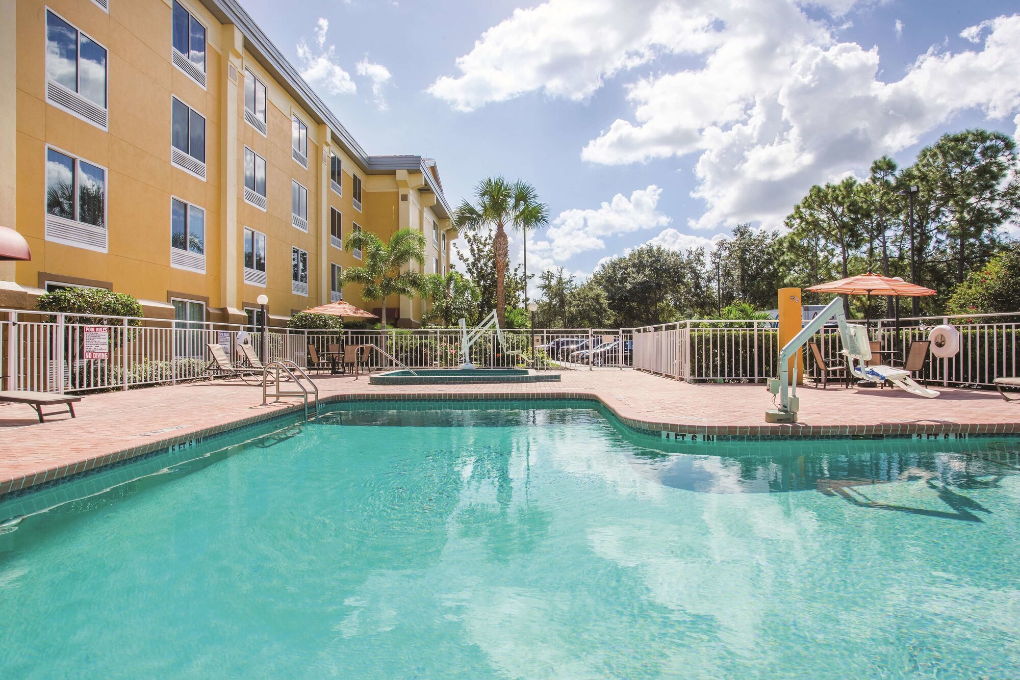 Comfort Inn & Suites Sarasota I75
