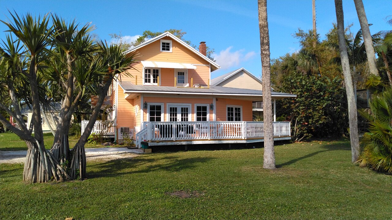 Angler Inn & Apartments