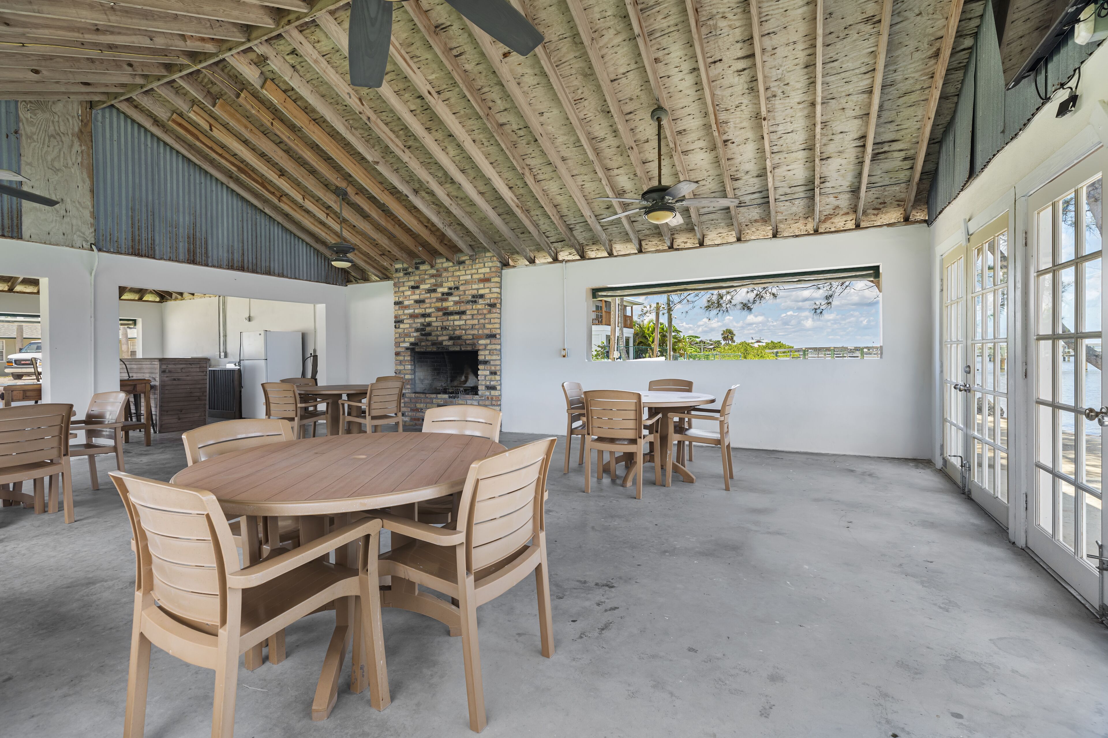 Sportsman's Marina & Lodge