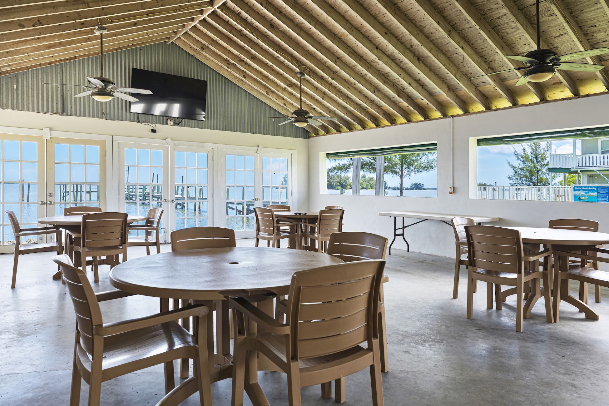 Sportsman's Marina & Lodge