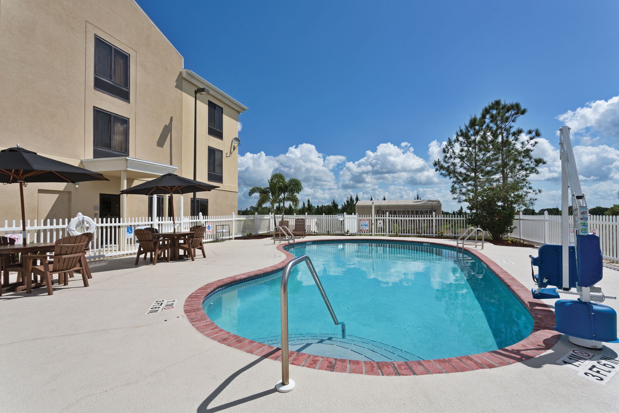 Holiday Inn Express & Suites Sebring