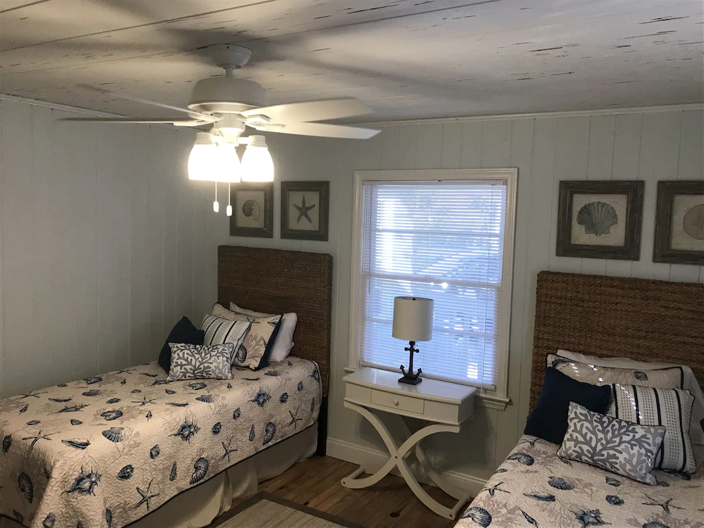 Rad's Cozy Cottage on Canal