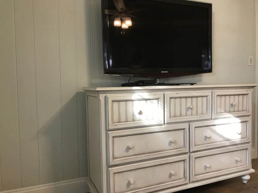 Rad's Cozy Cottage on Canal