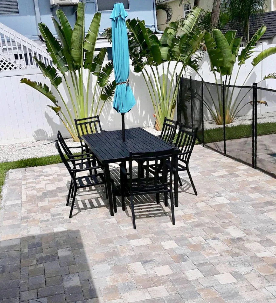 Rad's Cozy Cottage on Canal